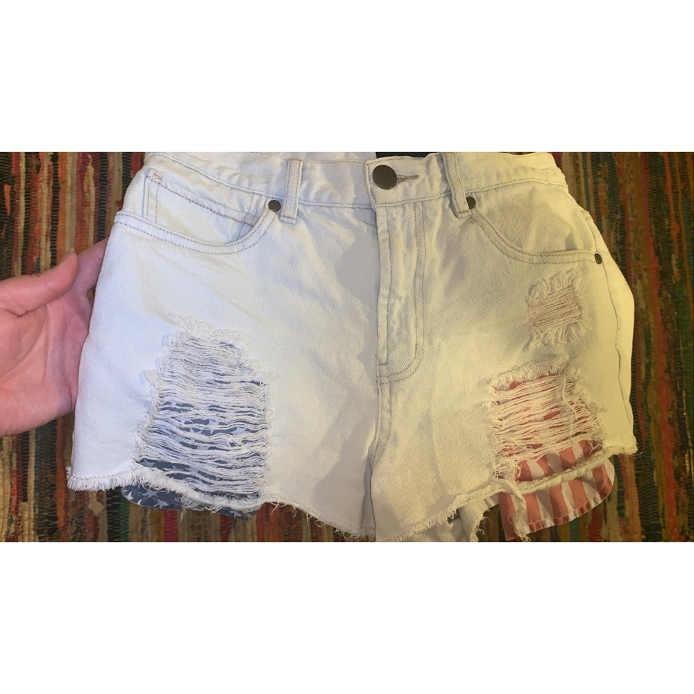 F21 white wash cutoff shorts American Flag deats ✨